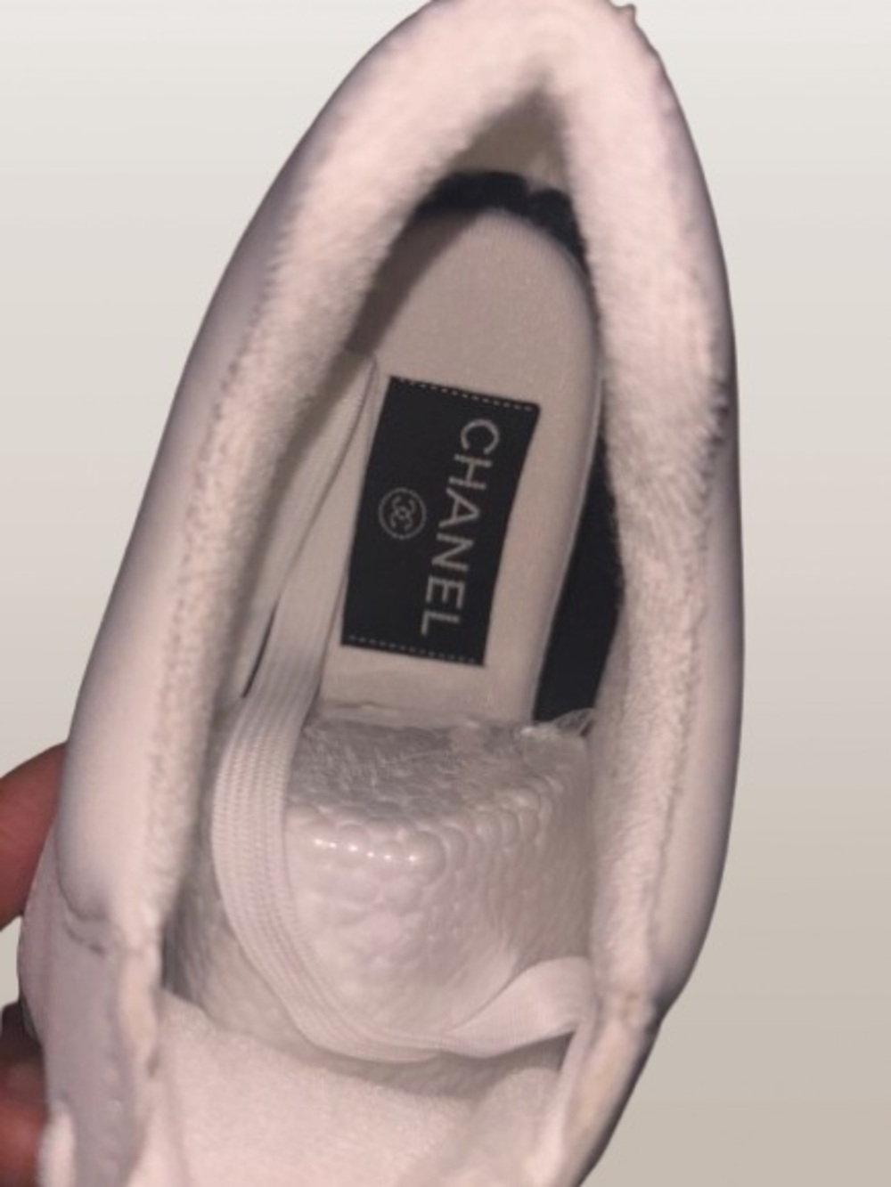 CHANEL Off-White and Light Gray Low-Top Sneakers - Picture 5 of 6